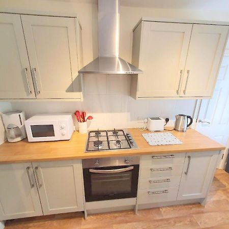 Bassett Flat With 2 Bedrooms And Superfast Wi-Fi Sittingbourne Kültér fotó