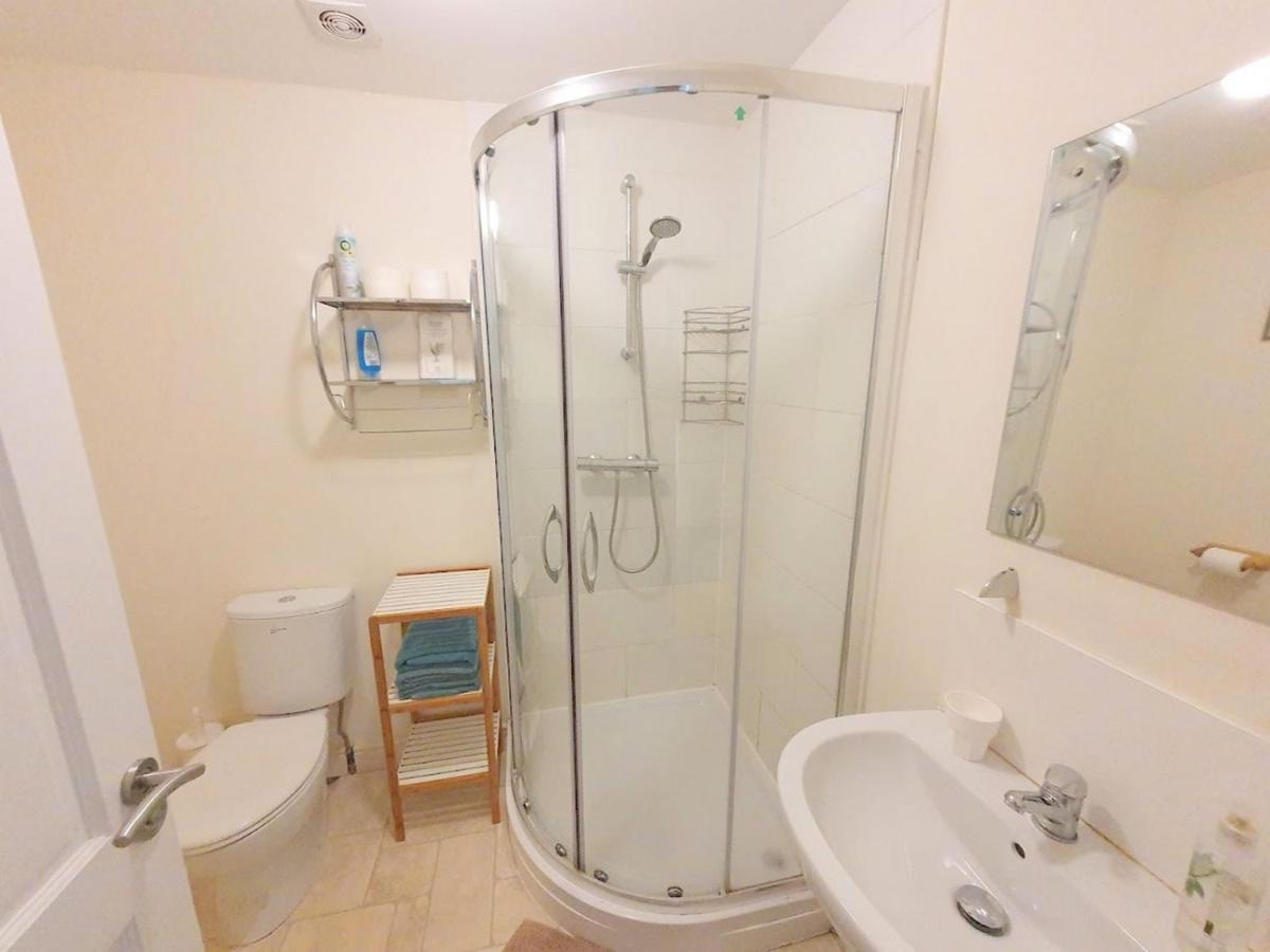 Bassett Flat With 2 Bedrooms And Superfast Wi-Fi Sittingbourne Kültér fotó