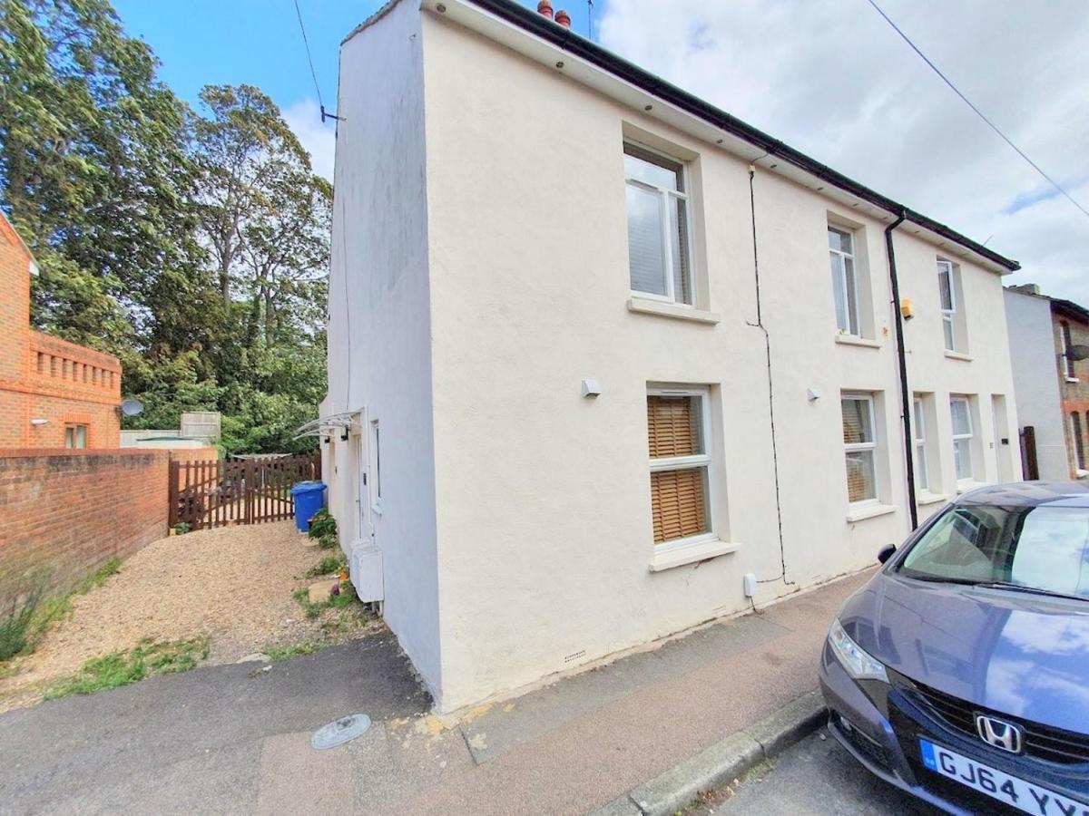 Bassett Flat With 2 Bedrooms And Superfast Wi-Fi Sittingbourne Kültér fotó